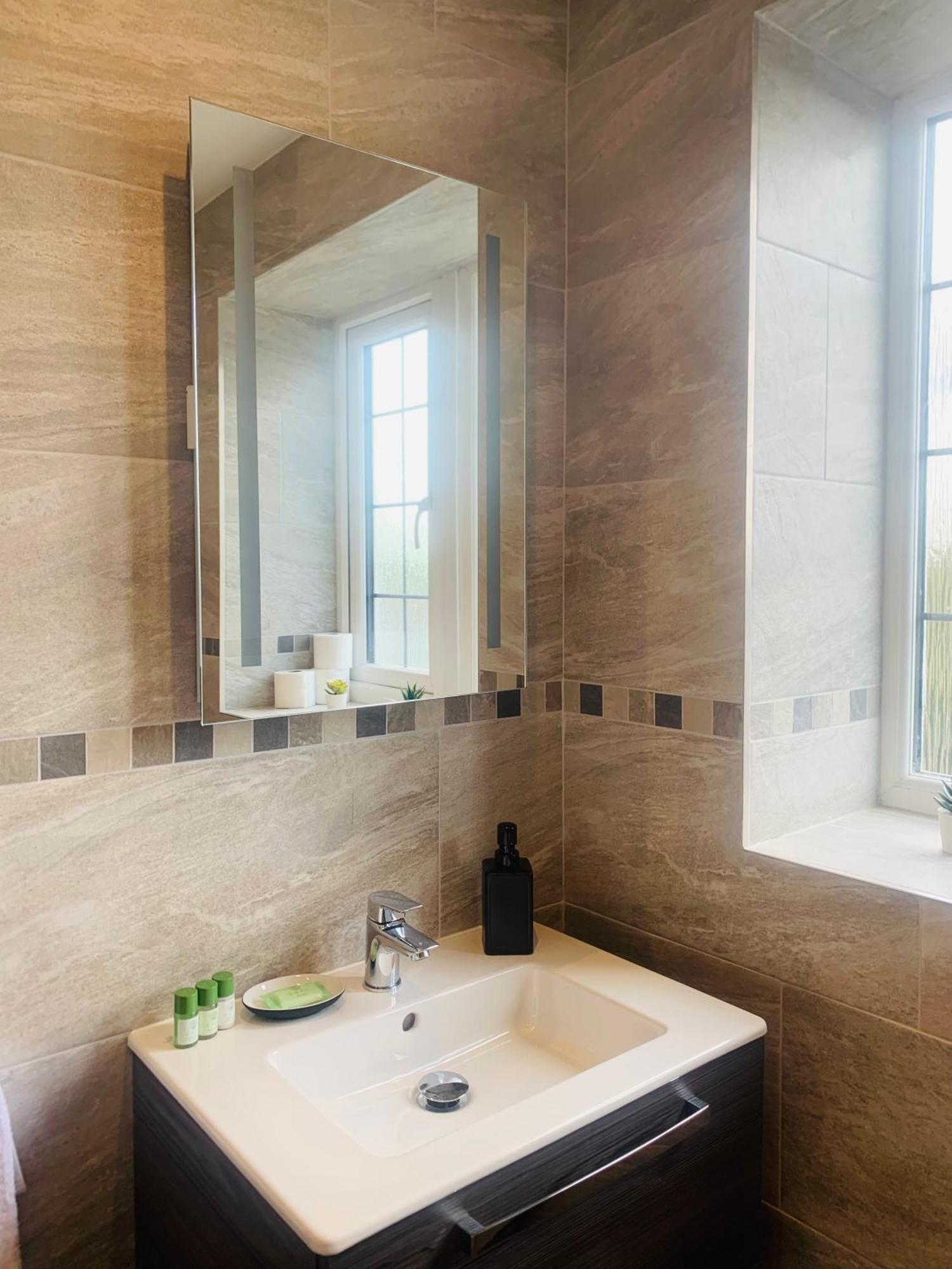 Newly Renovated, Modern 3 Bed Apartment Walmersley Exteriér fotografie